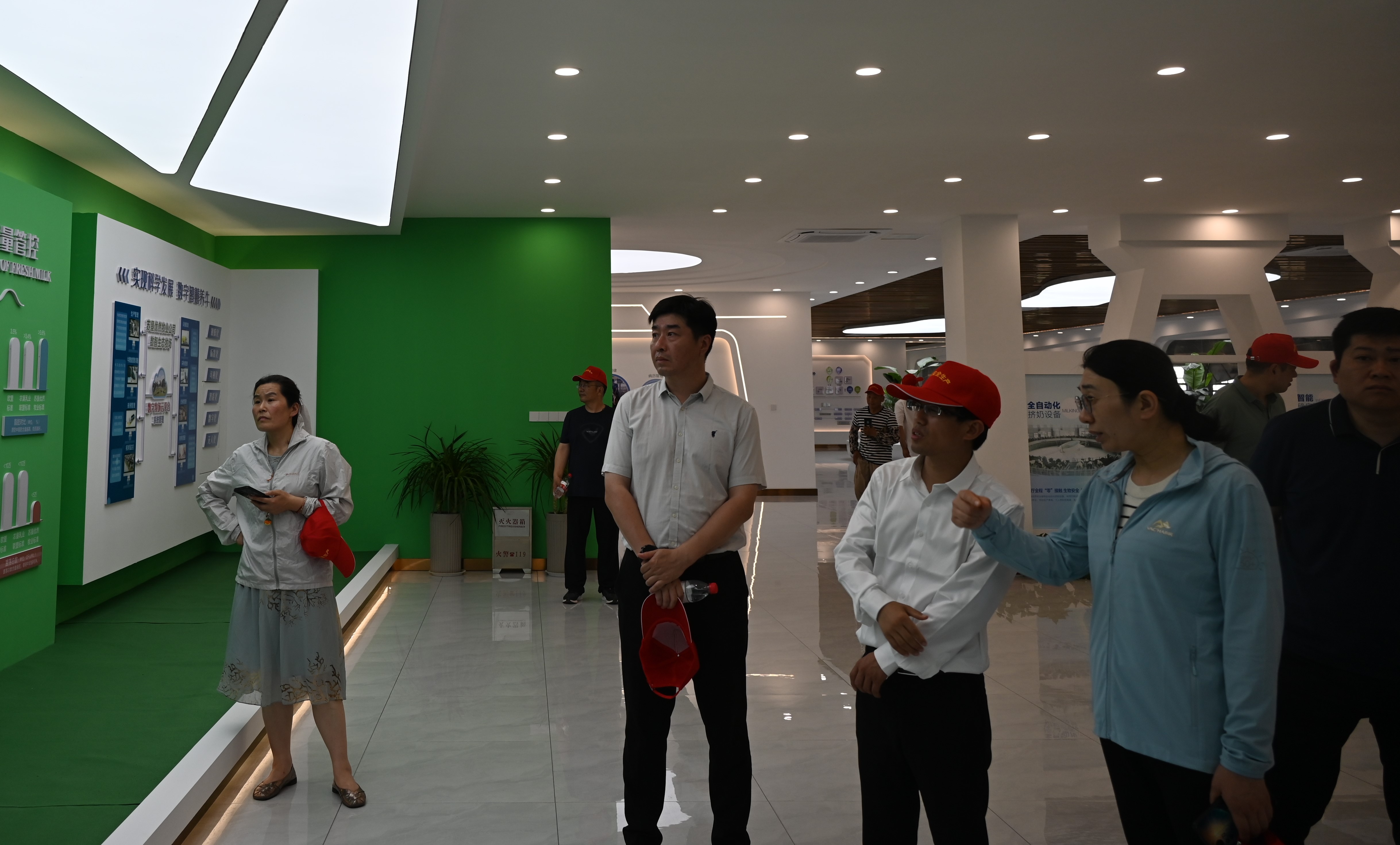 下午厂区参观.jpg